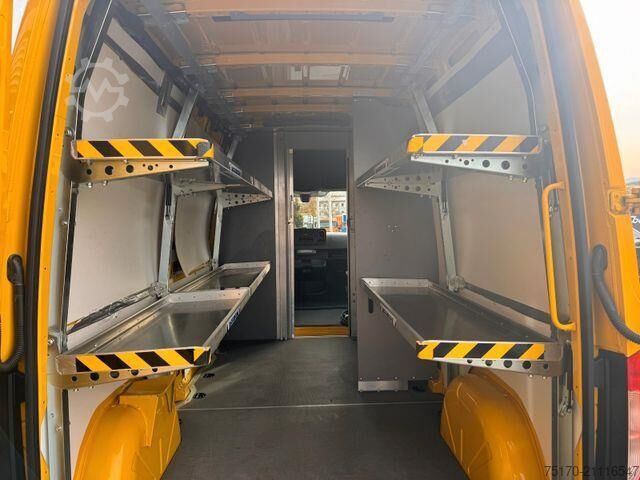 High-roof van Mercedes-Benz eSprinter 312 DHL Regal KEP-Ausbau