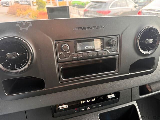 High-roof van Mercedes-Benz eSprinter 312 DHL Regal KEP-Ausbau