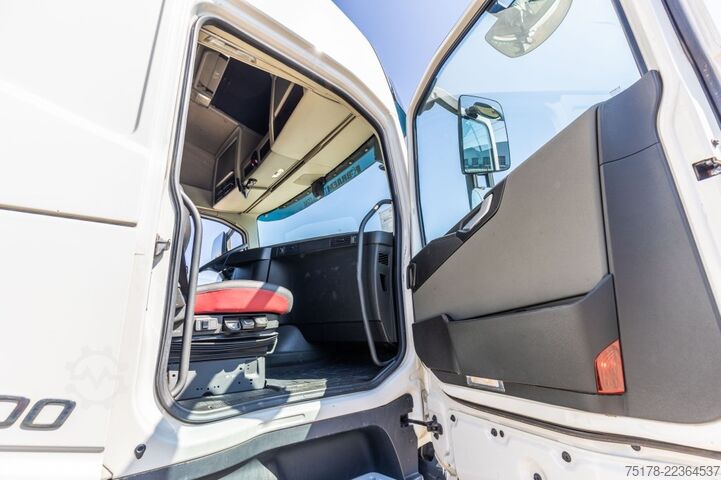 Standard tractor VOLVO FH 500 + INTARDER + HYDR.