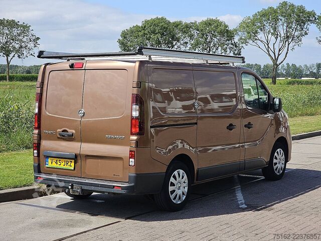 High-roof van RENAULT TRAFIC