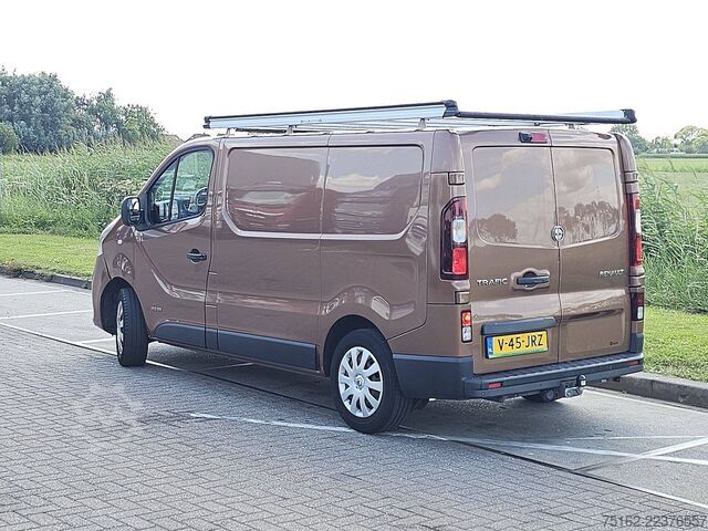 High-roof van RENAULT TRAFIC