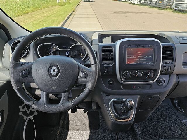 High-roof van RENAULT TRAFIC