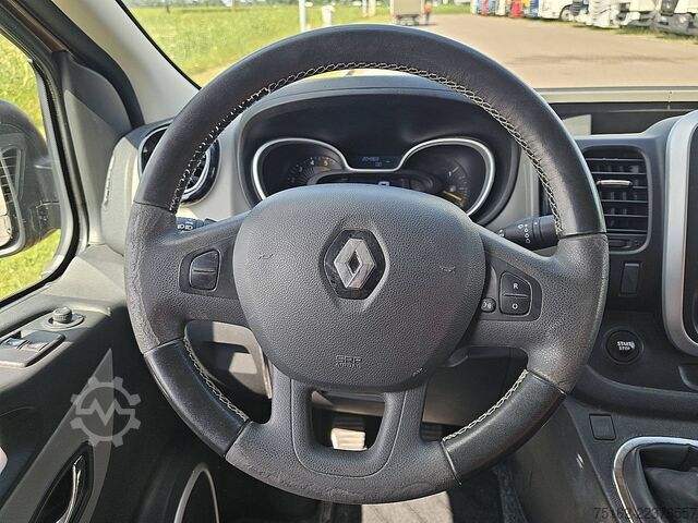 High-roof van RENAULT TRAFIC