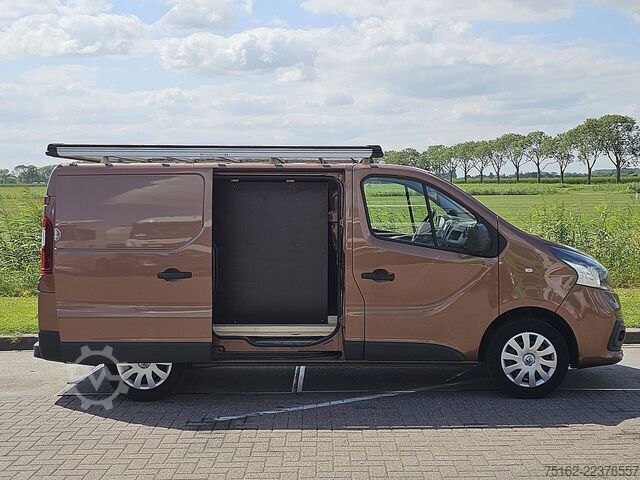 High-roof van RENAULT TRAFIC