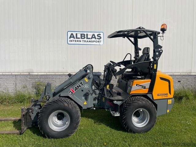 Loader Giant G2500HD Xtra kniklader topstaat!