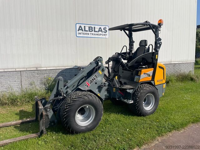Loader Giant G2500HD Xtra kniklader topstaat!