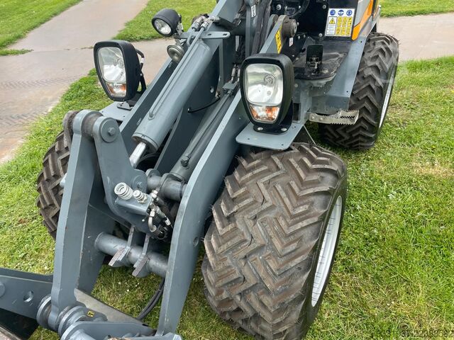 Loader Giant G1500 Xtra kniklader
