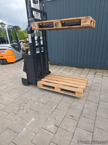 High-lift pallet truck / Initial lift / Double-deck stacker Crown Crown 2,0 t WP- D