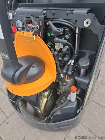 High-lift pallet truck / Initial lift / Double-deck stacker Crown Crown 2,0 t WP- D
