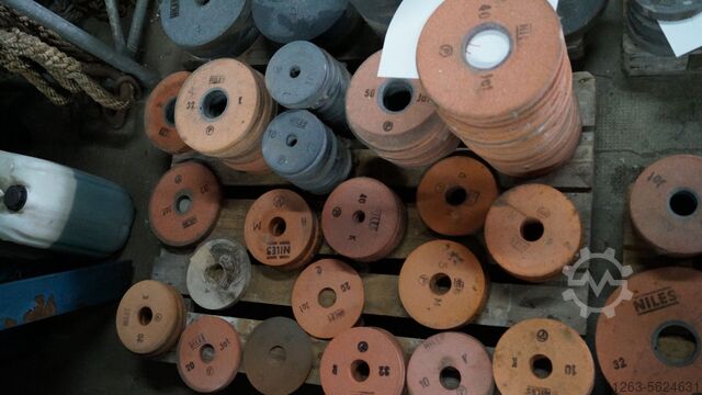 Grinding wheels, grinding stones  