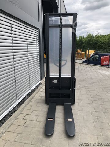 Pallet Stackers Bobcat LSM12N NEUGERÄT!!!