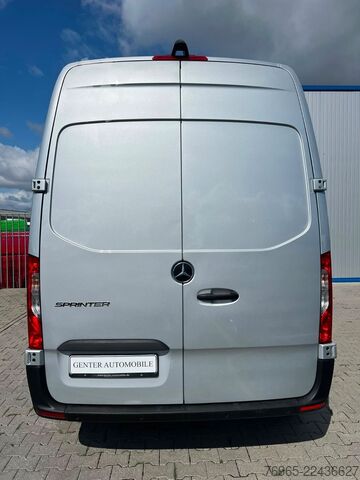 High top van MERCEDES-BENZ Sprinter 215 9G-TR HOCH+LANG KLIMA 3-SITZ KAMERA