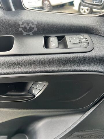 High top van MERCEDES-BENZ Sprinter 215 9G-TR HOCH+LANG KLIMA 3-SITZ KAMERA