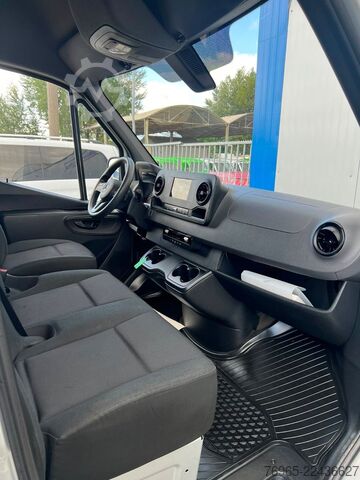 High top van MERCEDES-BENZ Sprinter 215 9G-TR HOCH+LANG KLIMA 3-SITZ KAMERA