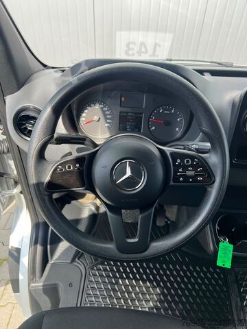 High top van MERCEDES-BENZ Sprinter 215 9G-TR HOCH+LANG KLIMA 3-SITZ KAMERA