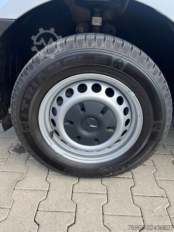 High top van MERCEDES-BENZ Sprinter 215 9G-TR HOCH+LANG KLIMA 3-SITZ KAMERA