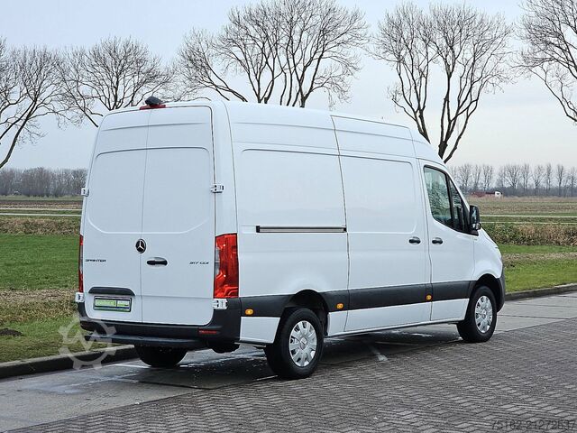 High-roof van MERCEDES-BENZ SPRINTER 317 L2H2 RWD Mbux