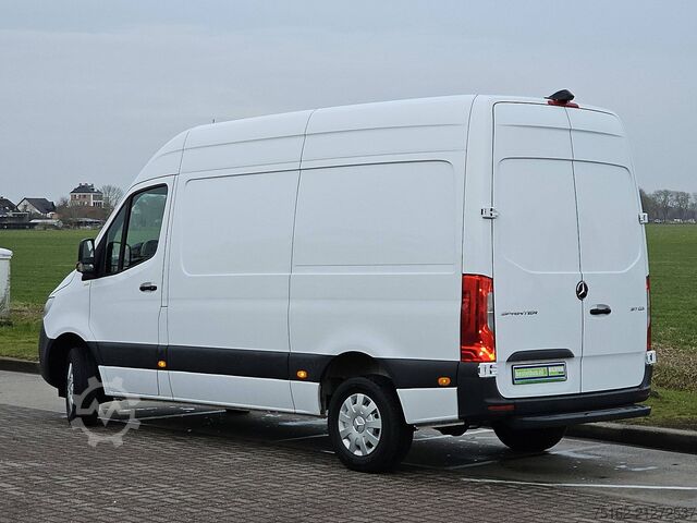 High-roof van MERCEDES-BENZ SPRINTER 317 L2H2 RWD Mbux