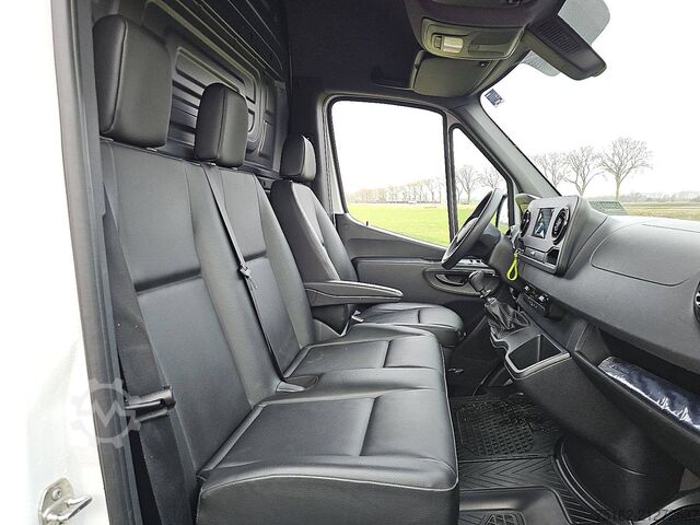 High-roof van MERCEDES-BENZ SPRINTER 317 L2H2 RWD Mbux