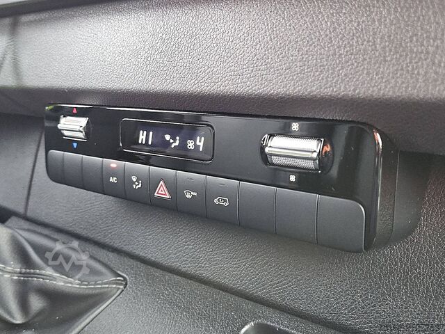High-roof van MERCEDES-BENZ SPRINTER 317 L2H2 RWD Mbux