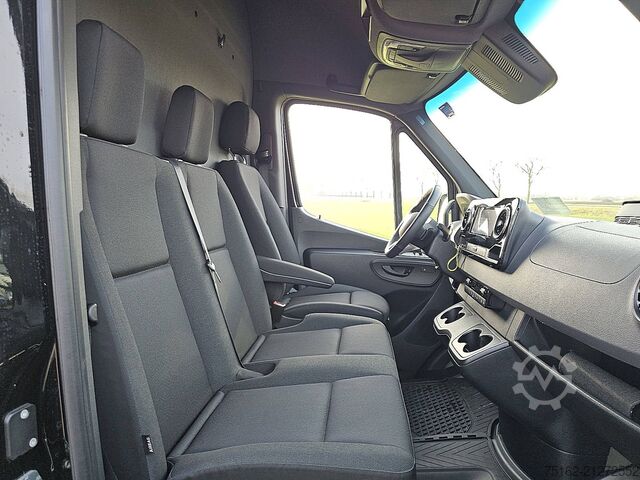 High-roof van MERCEDES-BENZ ESPRINTER L2H2 300 KM WLTP LED