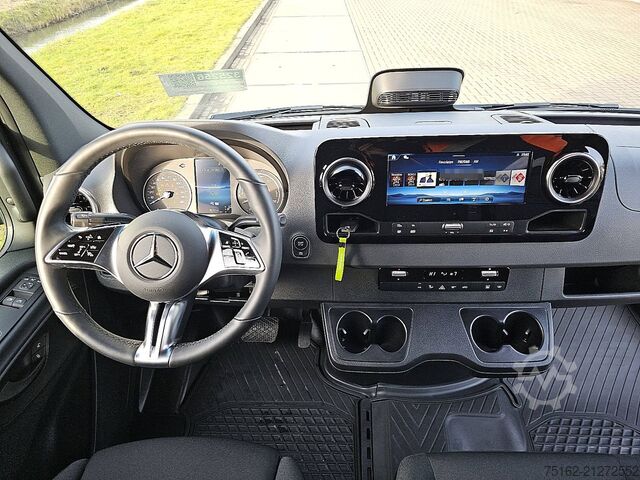 High-roof van MERCEDES-BENZ ESPRINTER L2H2 300 KM WLTP LED