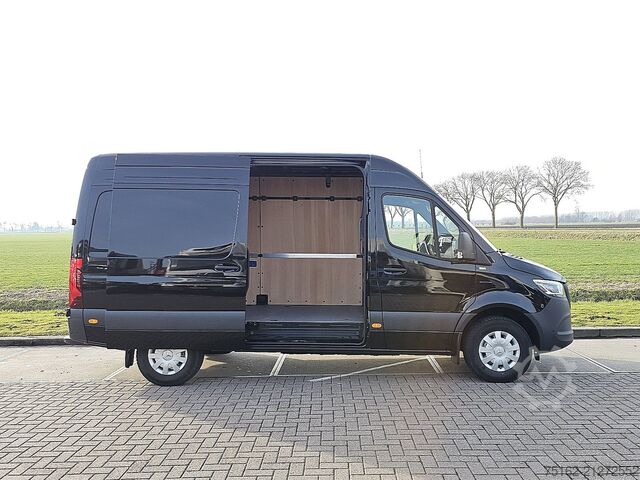 High-roof van MERCEDES-BENZ ESPRINTER L2H2 300 KM WLTP LED