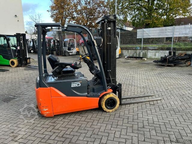 Electric 3-wheel forklift Toyota 8FBE20T