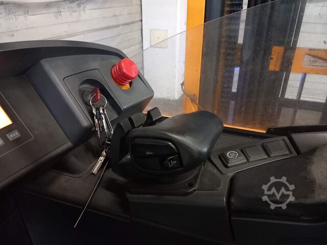 Reach truck forklift Jungheinrich ETV 325 2500kg 7400mm