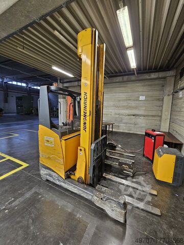 Reach truck forklift Jungheinrich ETV 325 2500kg 7400mm