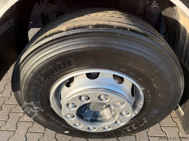 Autokran RENAULT Premium Lander Pritsche mit Kran FASSI