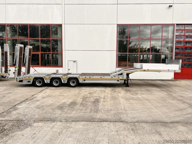 Low loader semitrailer Möslein ST 3  3 Achs Satteltieflader neu