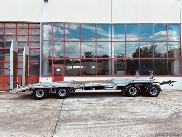 Low loader trailer Möslein T 4 VB F  4 Achs Tieflader- Anhänger, Neufahrzeug