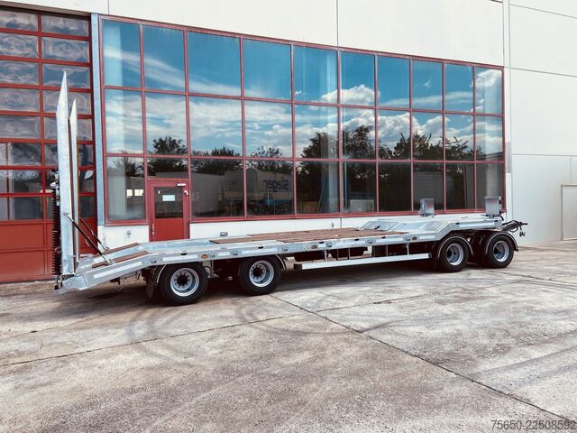 Low loader trailer Möslein T 4 VB F  4 Achs Tieflader- Anhänger, Neufahrzeug