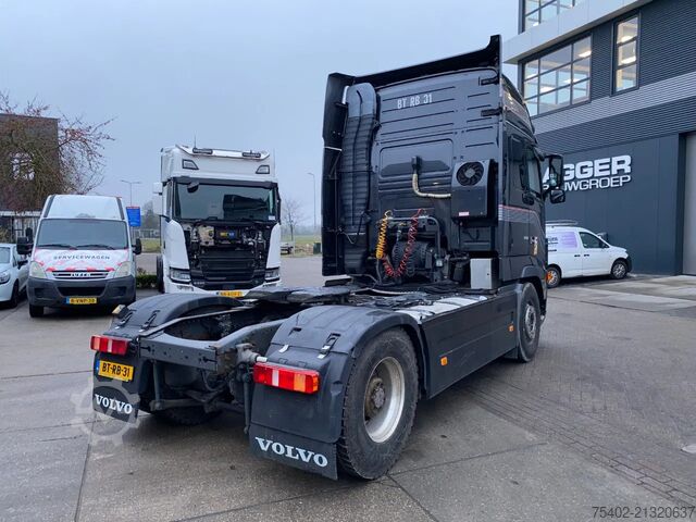 Standard tractor Volvo FH 16.660 Globetrotter XL / 2x Tank / Stand Air...