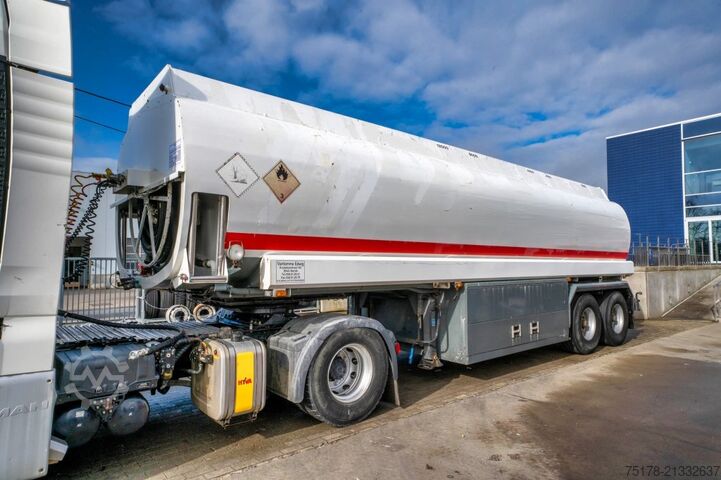 Fuel tanker EKW EKW-ROC32T2D - 32 000 L/5 comp.