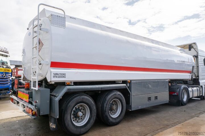 Fuel tanker EKW EKW-ROC32T2D - 32 000 L/5 comp.