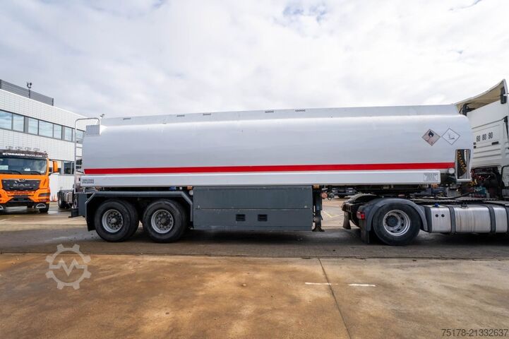 Fuel tanker EKW EKW-ROC32T2D - 32 000 L/5 comp.