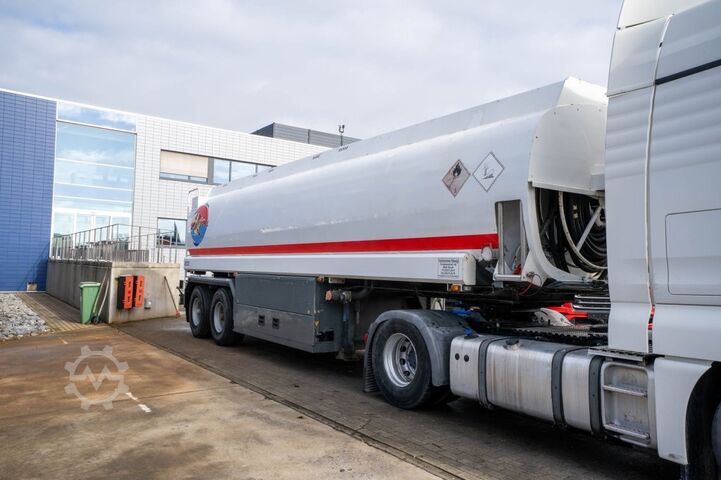 Fuel tanker EKW EKW-ROC32T2D - 32 000 L/5 comp.