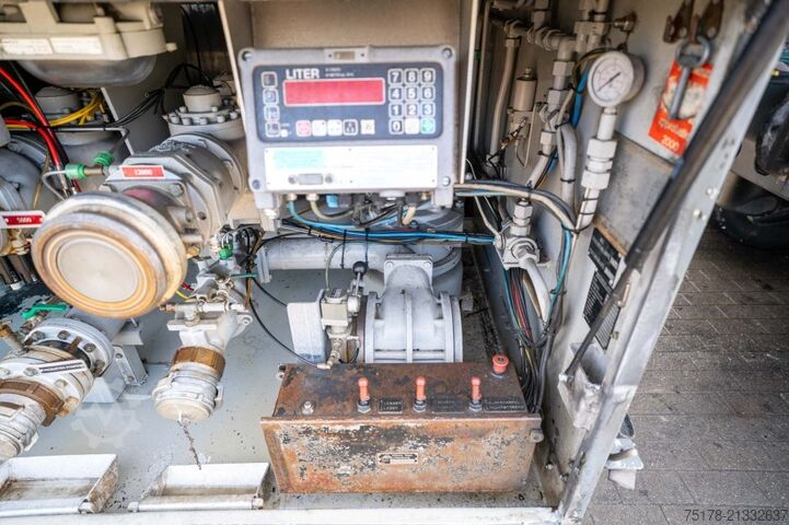 Fuel tanker EKW EKW-ROC32T2D - 32 000 L/5 comp.