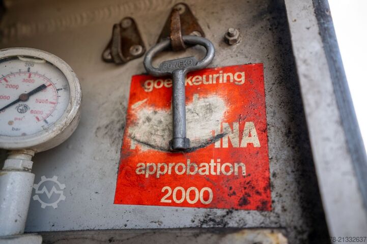 Fuel tanker EKW EKW-ROC32T2D - 32 000 L/5 comp.