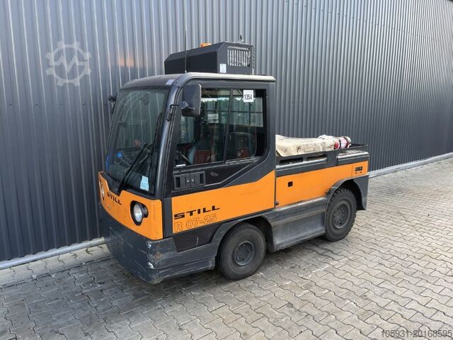 Tow Tractor Still R07-25