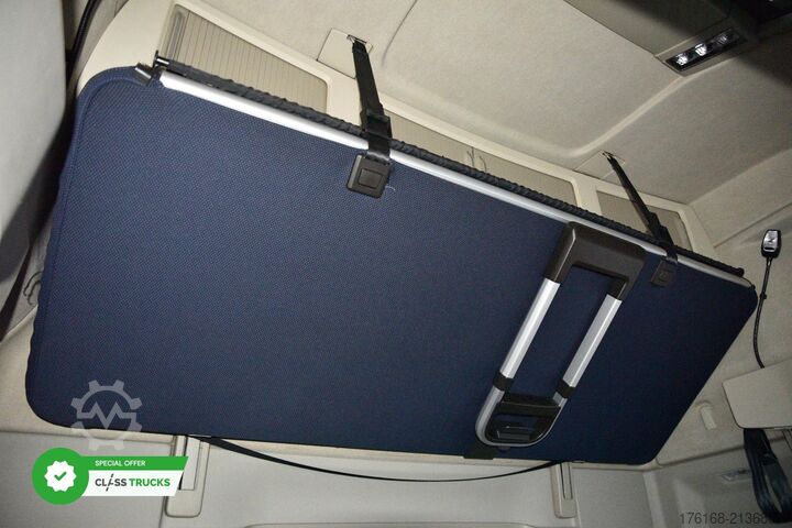 Standard tractor unit VOLVO FH 460 Globetrotter XL Varios i-Save