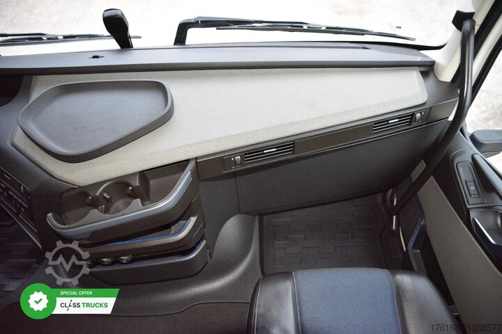 Standard tractor unit VOLVO FH 460 Globetrotter XL Varios i-Save