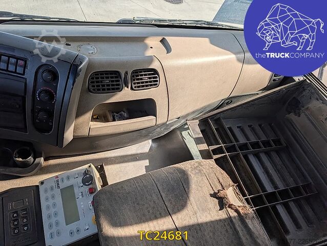 Refuse collection vehicle Renault Premium 320