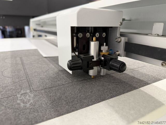 Secabo FC100 flatbed cutter with vacuum system Secabo FC100