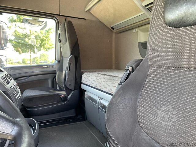 Standard tractor DAF XF 440 FT Spacecab / ADR/ NL Truck / 700.000 KM