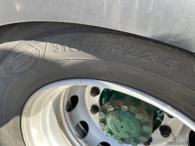 Standard tractor DAF XF 440 FT Spacecab / ADR/ NL Truck / 700.000 KM