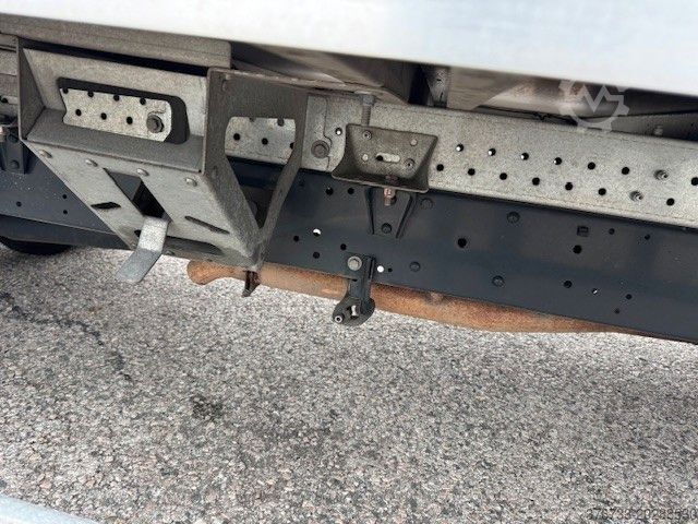 Transporter mit Koffer IVECO Daily 35C16 3.0 ¤6E Koffer LBW Klima