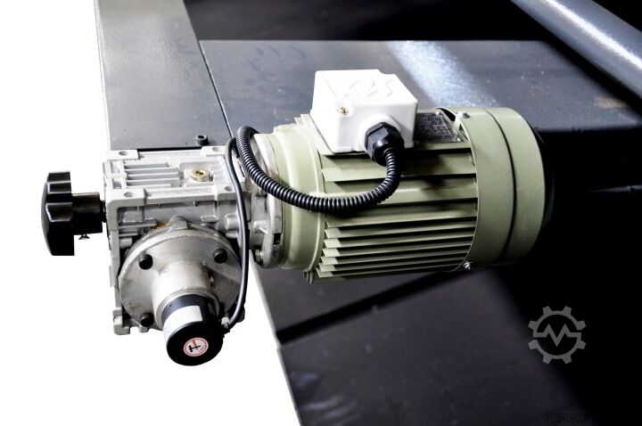 HYDRAULISCHE TAFELSCHERE 8x3200 Metal Technics Polska GILOTYNA HYDRAULICZNA MTP 8x3200